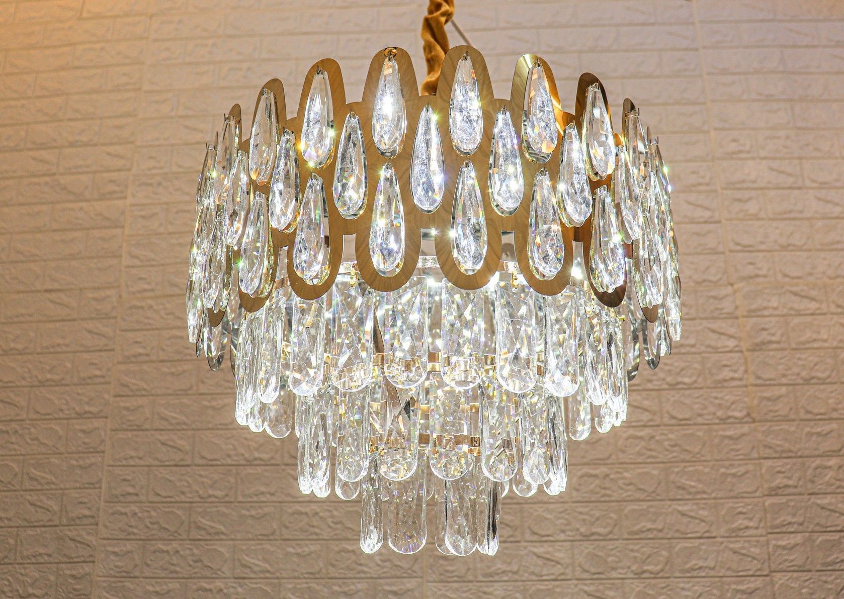 Swanart Modern Glamour: 3-Tier Crystal Pendant Light for Contemporary Spaces 6331-400