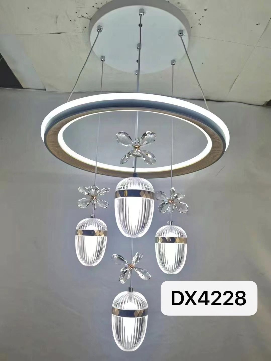 Suspended Elegance: Modern Hanging Lights for Every Room DX4228