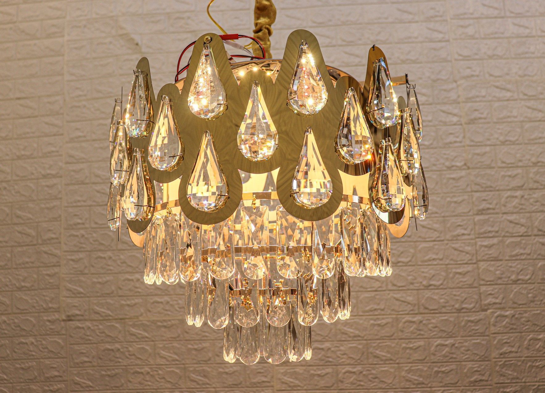 Swanart Glamour in Layers: Three-Tiered Crystal Chandelier Pendant Light 6840-400