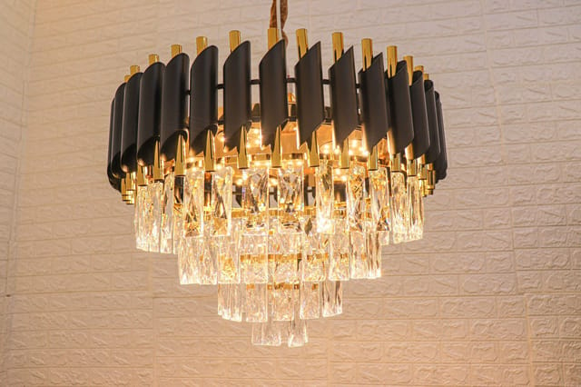 Swanart Black Mamba Chandelier Light: Mesmerizing Elegance for the Modern Space