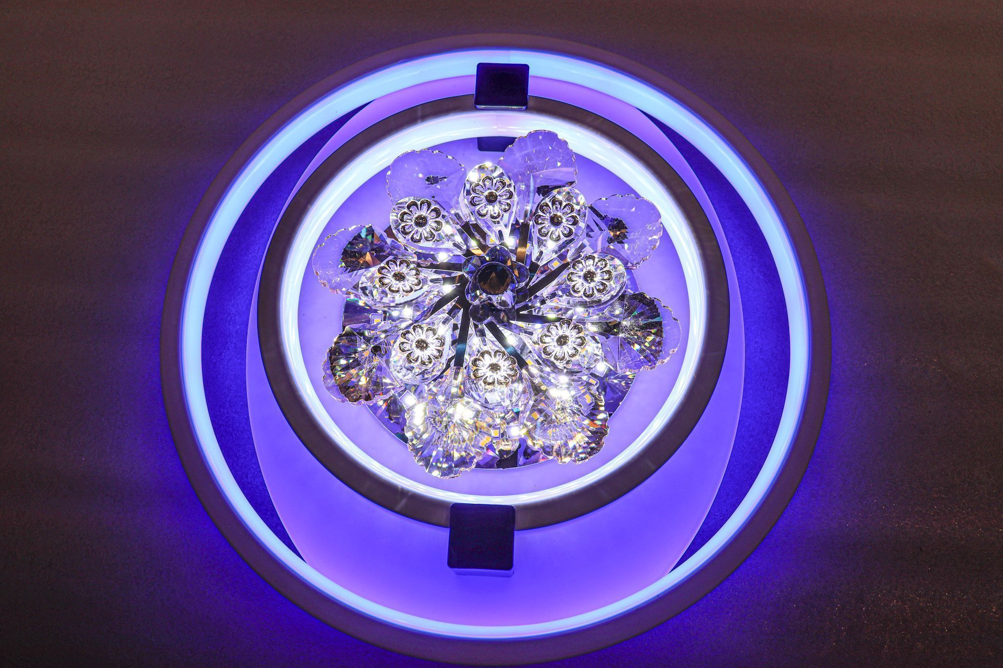 Swanart Colorful LED Crystal Flower - Rotating Light Display, Elegant Decoration for Any Room