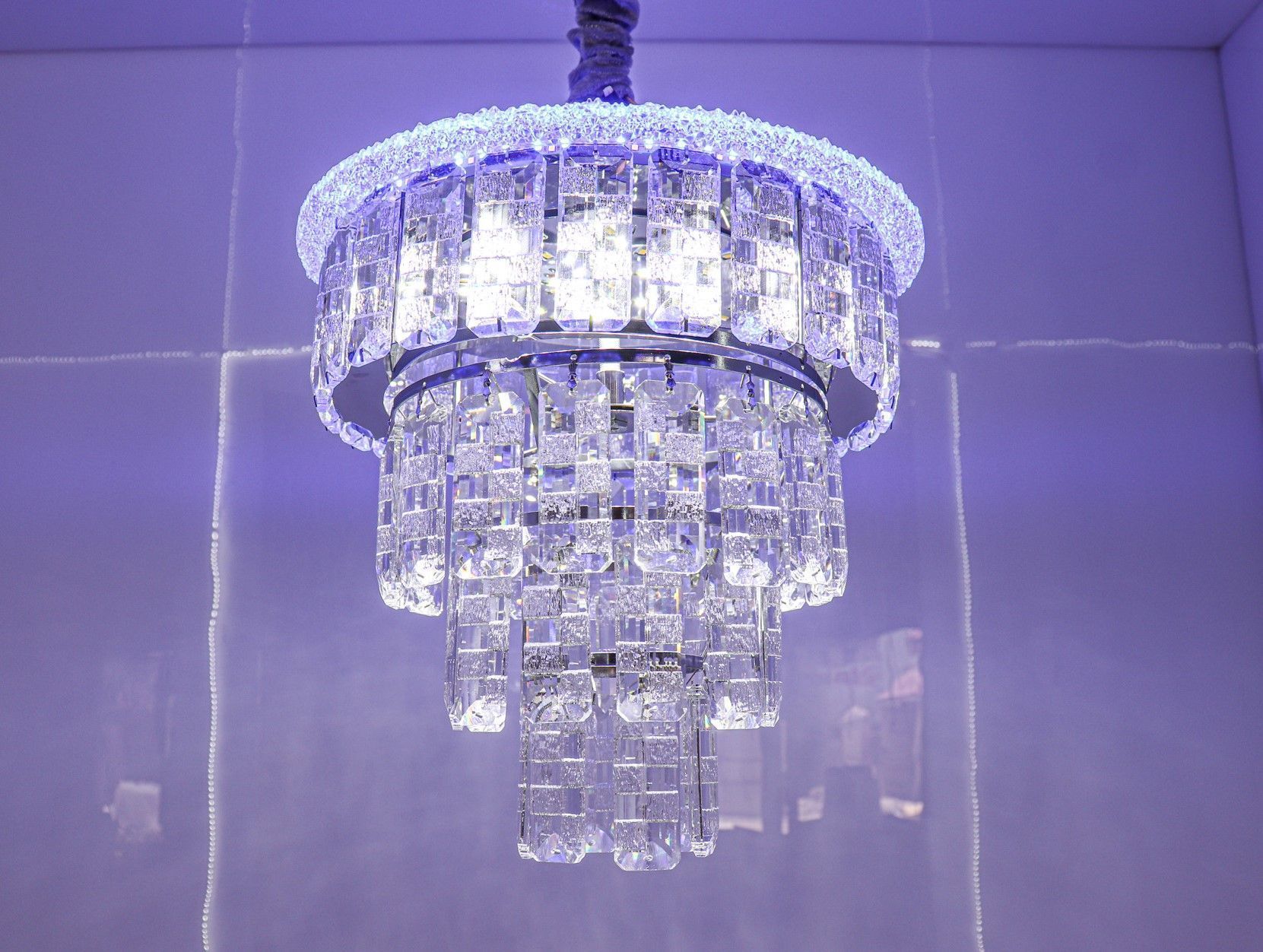 Spectacular Ambiance with the Crystal Moving LED Chandelier