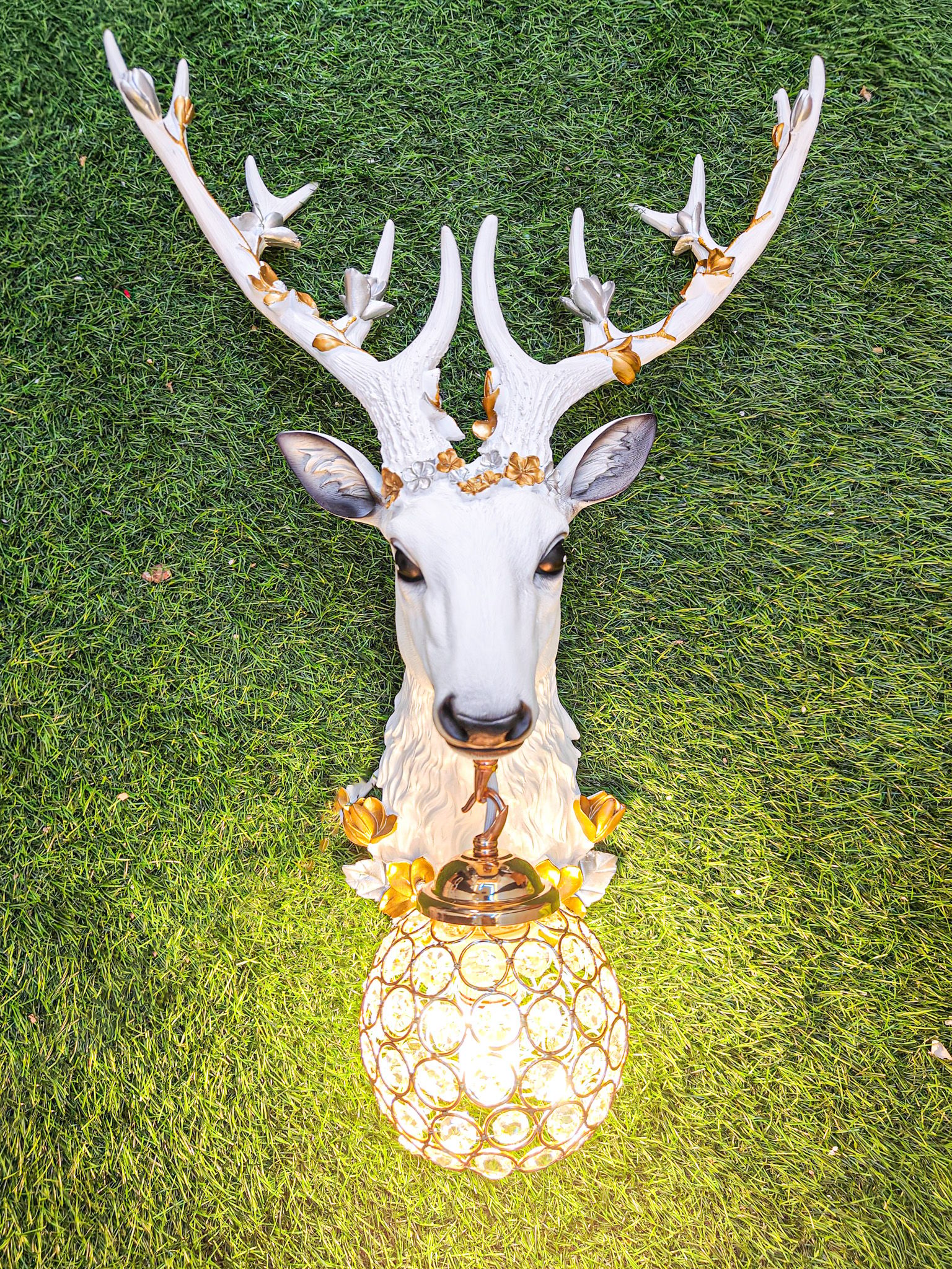 Swanart Elegant Deer Head Wall Lamp with Golden Crystal Pendant, 64cm Wall Mounted Light Fixture for Living Room, Bedroom, or Hallway - Unique Artistic Decor with Warm Glow - Modern & Luxurious Design